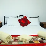 Villa-sleeps 9-parking-pool-bbq-hot Tub-pets