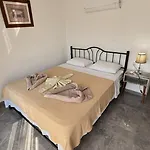 Villa Villa-sleeps 9-parking-pool-bbq-hot Tub-pets *