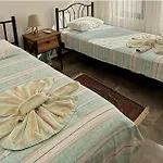 Villa-sleeps 9-parking-pool-bbq-hot Tub-pets Villa