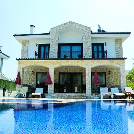Villa-sleeps 9-parking-pool-bbq-hot Tub-pets Вилла Дальян