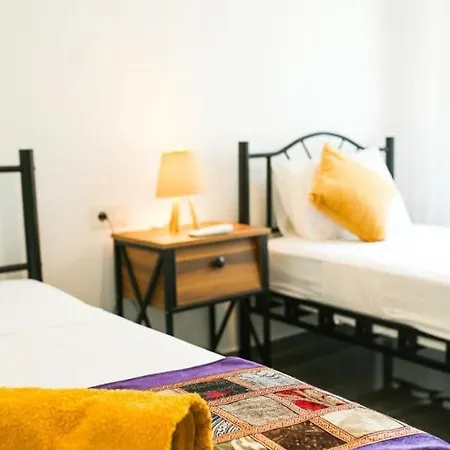 Villa-sleeps 9-parking-pool-bbq-hot Tub-pets Дальян