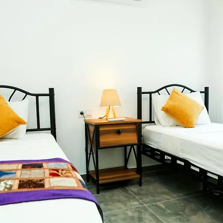 Villa-sleeps 9-parking-pool-bbq-hot Tub-pets Villa