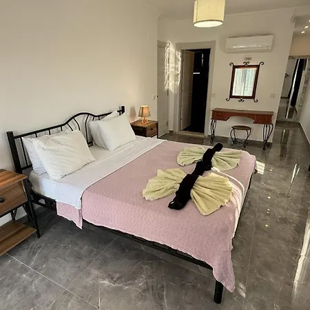 Villa-sleeps 9-parking-pool-bbq-hot Tub-pets Дальян