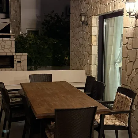 Villa-sleeps 9-parking-pool-bbq-hot Tub-pets Villa Dalyan