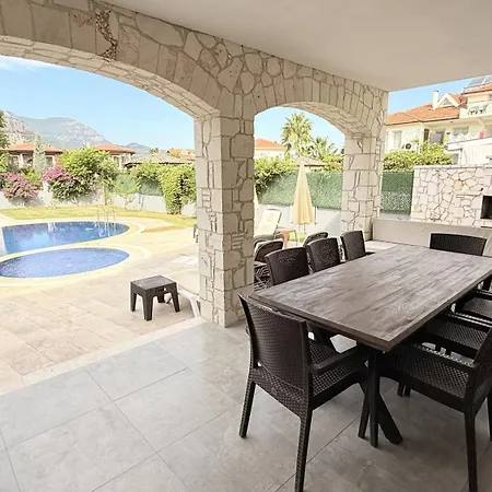 Villa Villa-sleeps 9-parking-pool-bbq-hot Tub-pets *