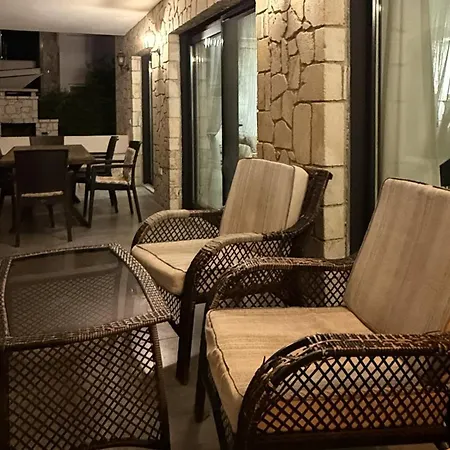 Villa-sleeps 9-parking-pool-bbq-hot Tub-pets * Дальян