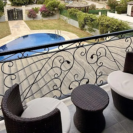 Villa-sleeps 9-parking-pool-bbq-hot Tub-pets Vilă
