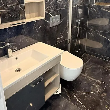 Villa-sleeps 9-parking-pool-bbq-hot Tub-pets Вилла Дальян