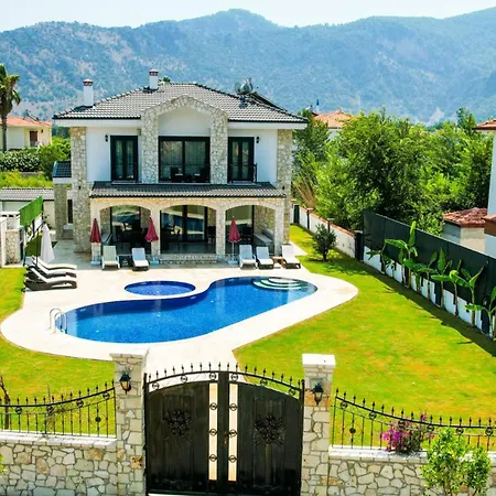 Вилла Villa-sleeps 9-parking-pool-bbq-hot Tub-pets *