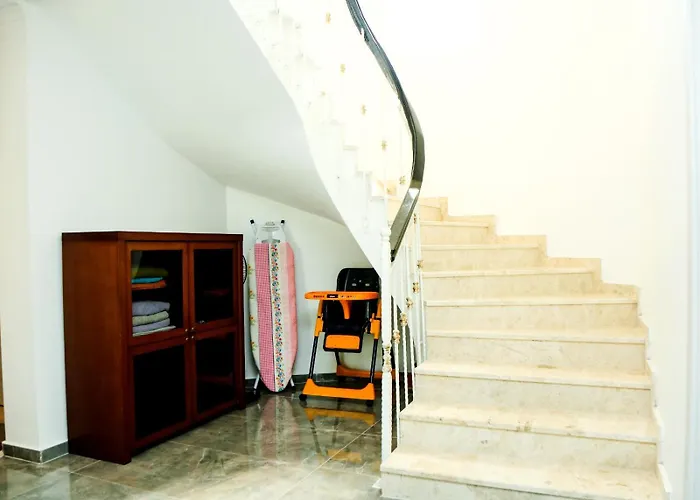 Villa-sleeps 9-parking-pool-bbq-hot Tub-pets Villa Dalyan