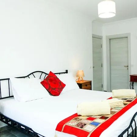 Villa-sleeps 9-parking-pool-bbq-hot Tub-pets 别墅