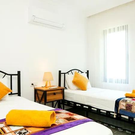 Villa-sleeps 9-parking-pool-bbq-hot Tub-pets Villa Dalyan