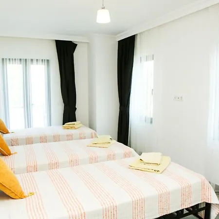 Вилла Villa-sleeps 9-parking-pool-bbq-hot Tub-pets Дальян