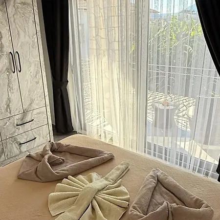 别墅 Villa-sleeps 9-parking-pool-bbq-hot Tub-pets *