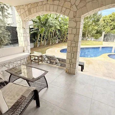 Villa-sleeps 9-parking-pool-bbq-hot Tub-pets 别墅 达利安