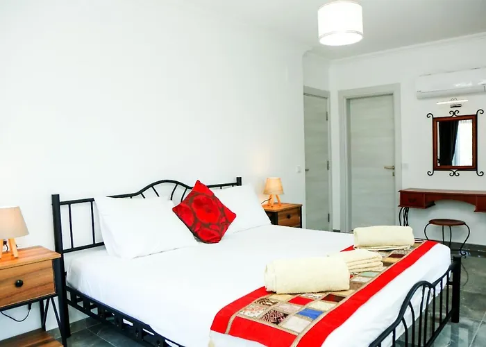 Villa-sleeps 9-parking-pool-bbq-hot Tub-pets Βίλα