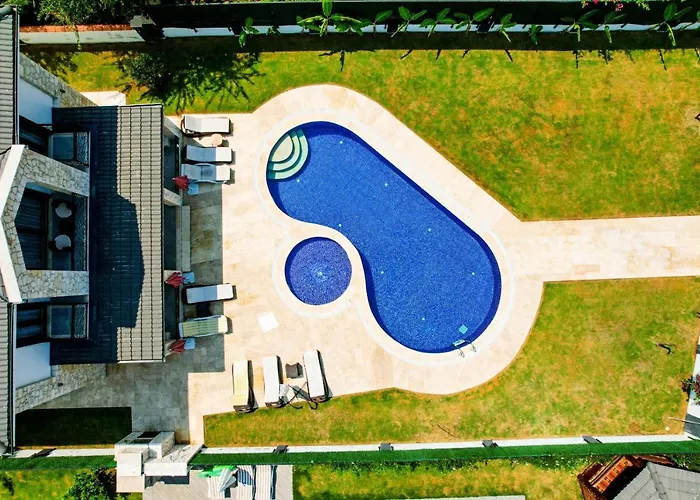 Villa-sleeps 9-parking-pool-bbq-hot Tub-pets Dalyan