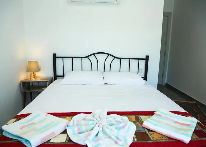 Βίλα Villa-sleeps 9-parking-pool-bbq-hot Tub-pets Dalyan