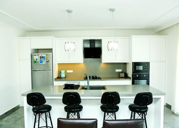 Villa-sleeps 9-parking-pool-bbq-hot Tub-pets Villa Dalyan