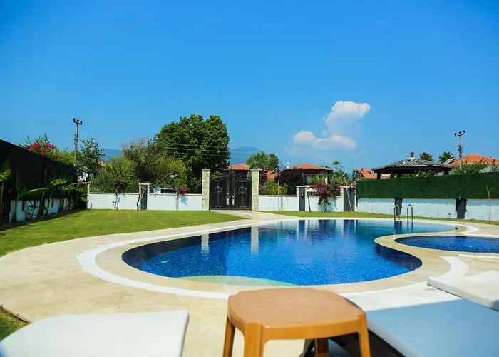 Villa-sleeps 9-parking-pool-bbq-hot Tub-pets *