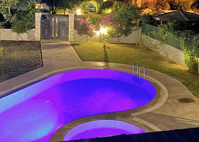 Villa-sleeps 9-parking-pool-bbq-hot Tub-pets Dalyan
