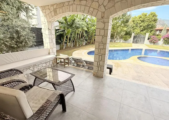 Villa-sleeps 9-parking-pool-bbq-hot Tub-pets Βίλα Dalyan