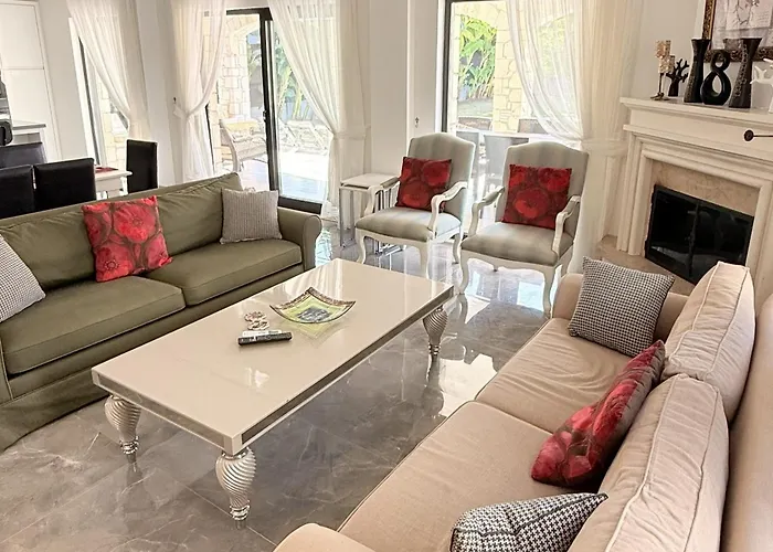 Villa-sleeps 9-parking-pool-bbq-hot Tub-pets Βίλα Dalyan