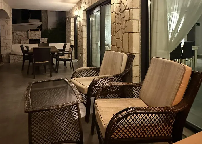 Villa-sleeps 9-parking-pool-bbq-hot Tub-pets * Dalyan