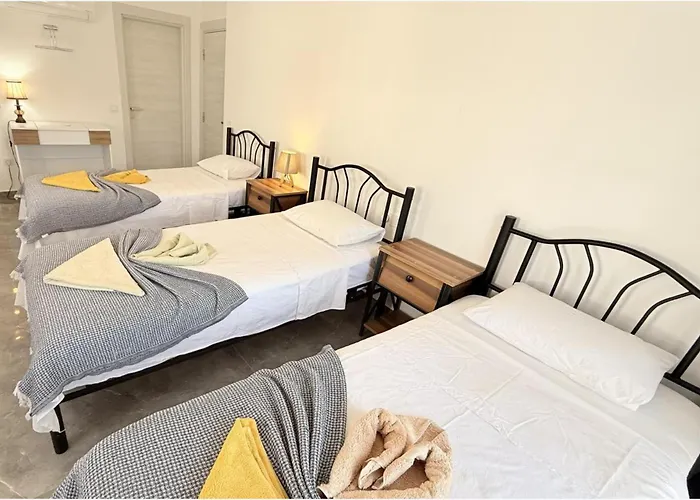 Villa-sleeps 9-parking-pool-bbq-hot Tub-pets Βίλα Dalyan